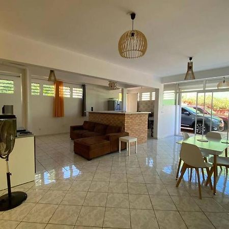 Charmant Appartement Avec Piscine Le Robert Kültér fotó