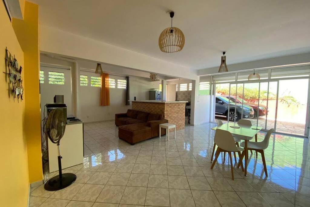 Charmant Appartement Avec Piscine Le Robert Kültér fotó