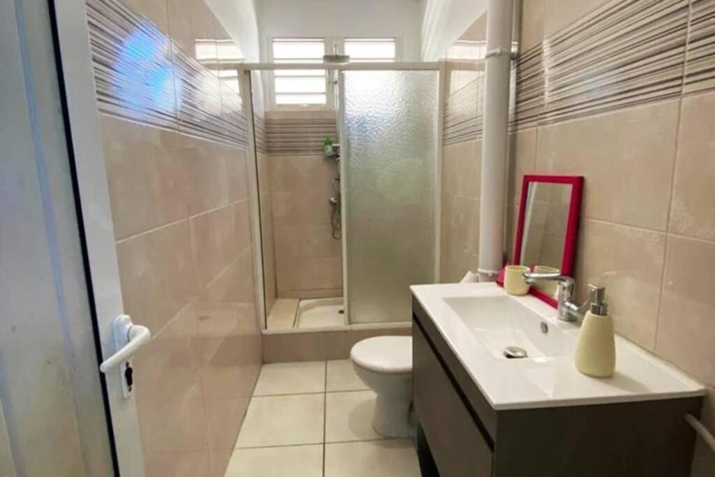 Charmant Appartement Avec Piscine Le Robert Kültér fotó