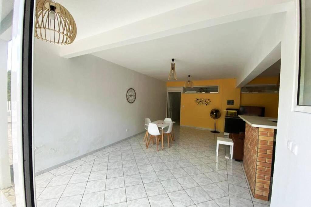 Charmant Appartement Avec Piscine Le Robert Kültér fotó