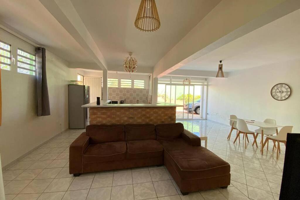 Charmant Appartement Avec Piscine Le Robert Kültér fotó