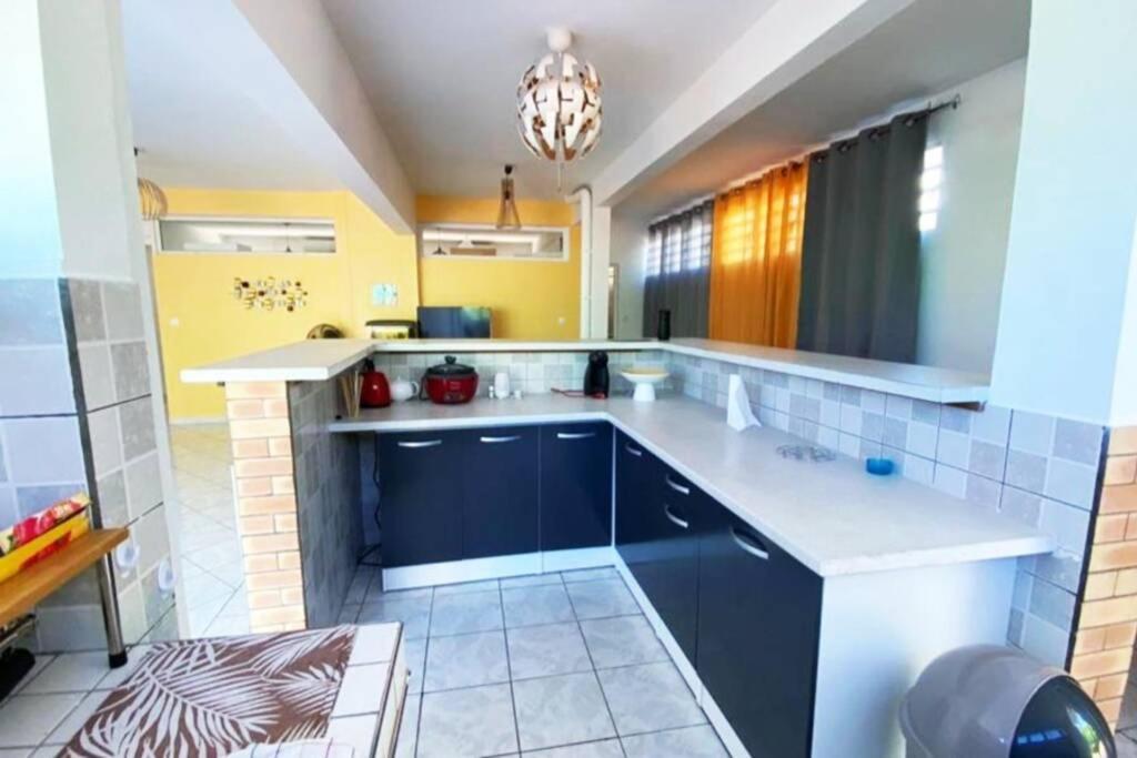Charmant Appartement Avec Piscine Le Robert Kültér fotó